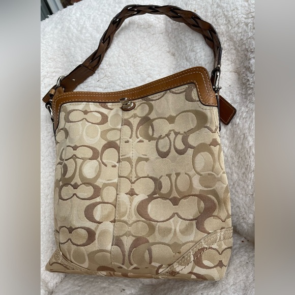 Coach Chelsea Optic Signature Hobo Handbag Tan Brown 10990 - Picture 6 of 15